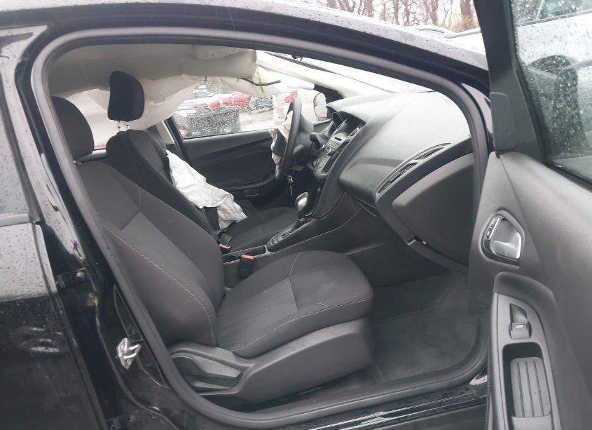 Photo 5 of 2017 Ford Focus SE (VIN 1FADP3F28HL328788)