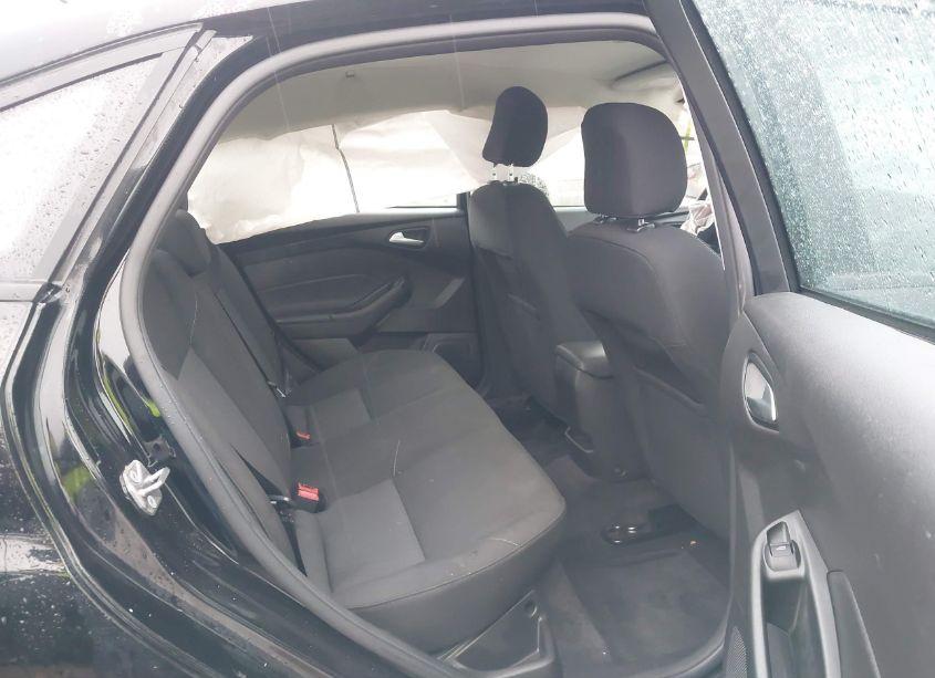 Photo 8 of 2017 Ford Focus SE (VIN 1FADP3F28HL328788)