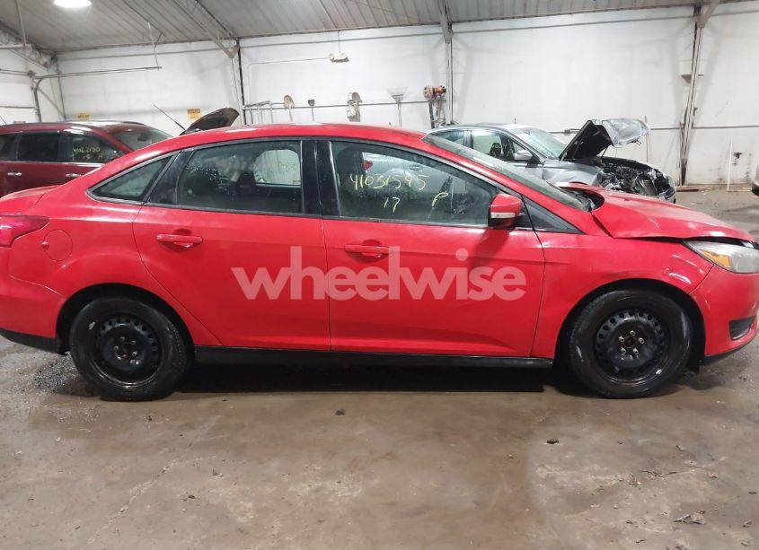 Photo 14 of 2017 Ford Focus SE (VIN 1FADP3F28HL340021)