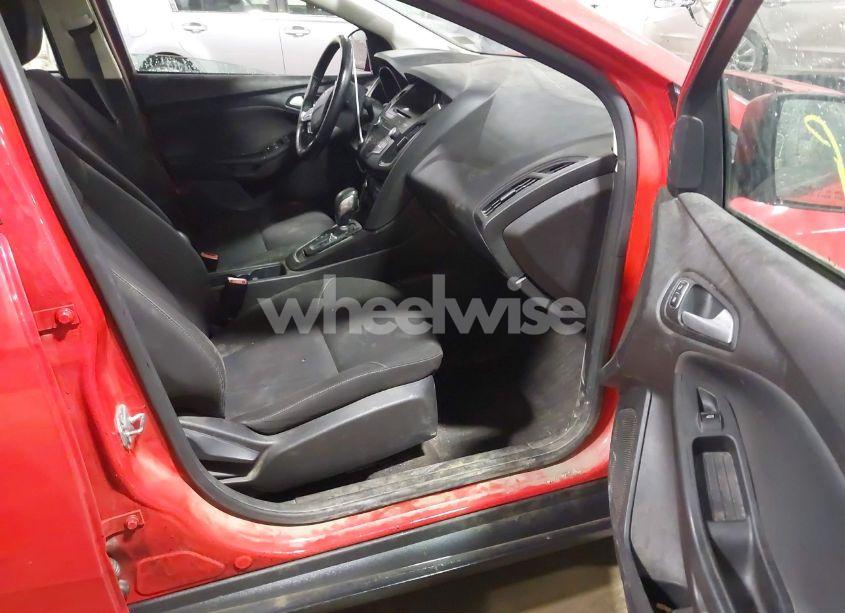 Photo 5 of 2017 Ford Focus SE (VIN 1FADP3F28HL340021)