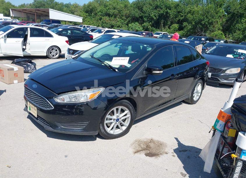 Photo 2 of 2017 Ford Focus SE (VIN 1FADP3F28HL341475)