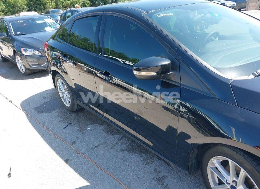 Photo 6 of 2017 Ford Focus SE (VIN 1FADP3F28HL341475)