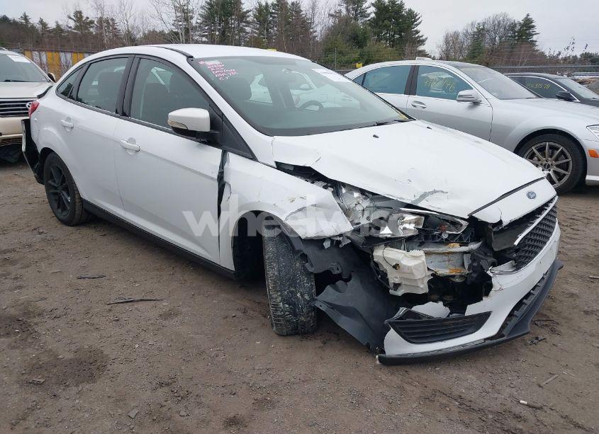 2018 Ford Focus SE (VIN 1FADP3F28JL213887) main photo