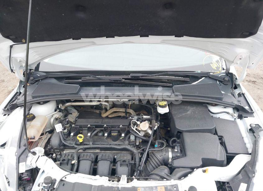 Photo 10 of 2018 Ford Focus SE (VIN 1FADP3F28JL213887)