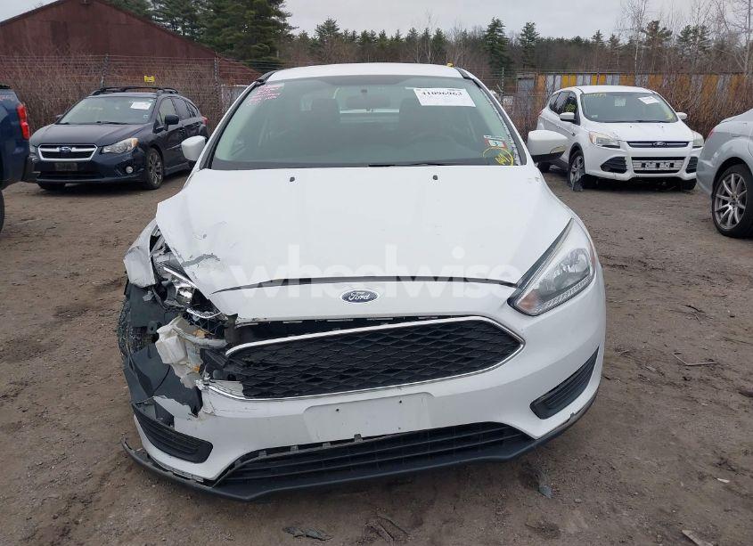 Photo 12 of 2018 Ford Focus SE (VIN 1FADP3F28JL213887)