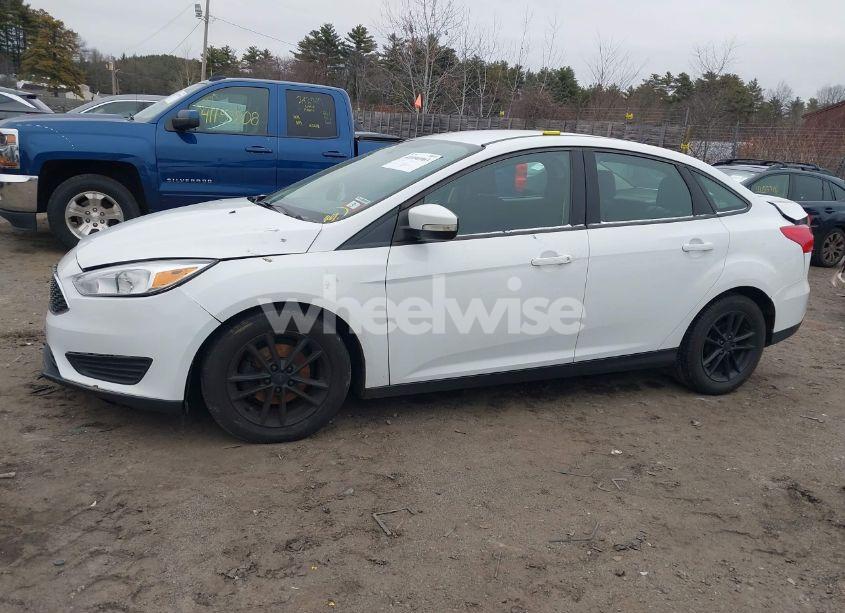 Photo 14 of 2018 Ford Focus SE (VIN 1FADP3F28JL213887)