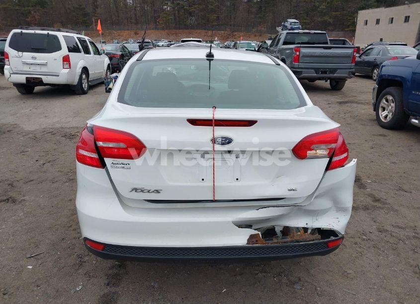 Photo 16 of 2018 Ford Focus SE (VIN 1FADP3F28JL213887)