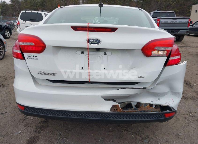Photo 18 of 2018 Ford Focus SE (VIN 1FADP3F28JL213887)