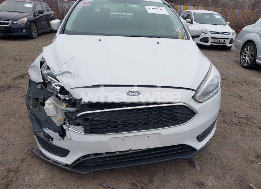 Photo 20 of 2018 Ford Focus SE (VIN 1FADP3F28JL213887)
