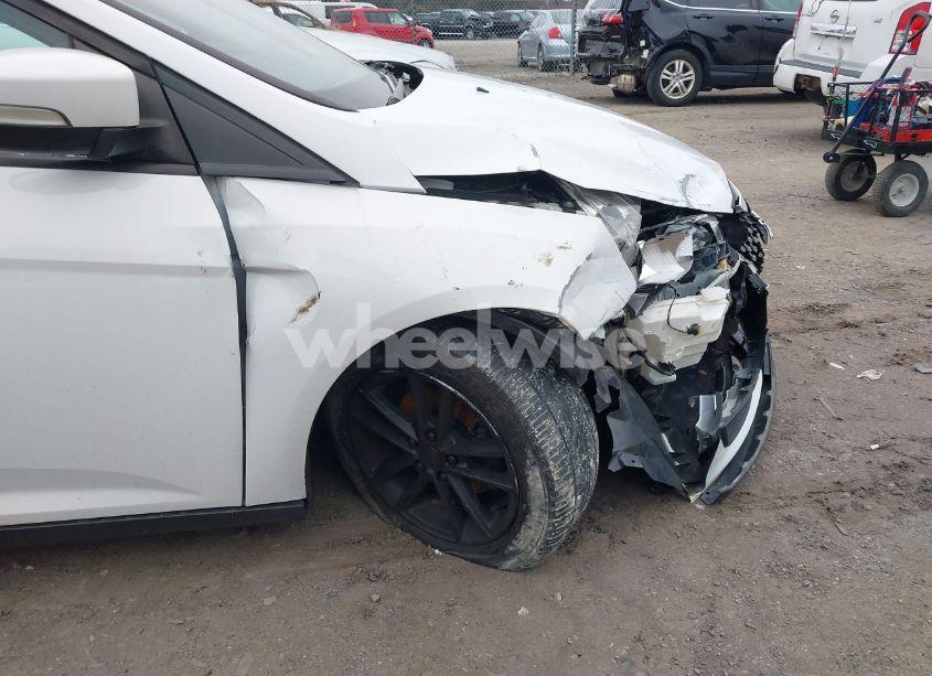 Photo 21 of 2018 Ford Focus SE (VIN 1FADP3F28JL213887)