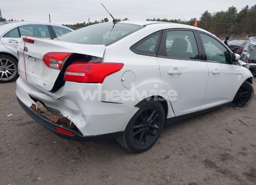 Photo 4 of 2018 Ford Focus SE (VIN 1FADP3F28JL213887)