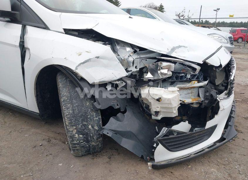 Photo 6 of 2018 Ford Focus SE (VIN 1FADP3F28JL213887)