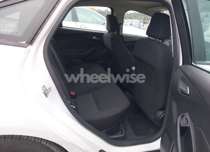 Photo 8 of 2018 Ford Focus SE (VIN 1FADP3F28JL213887)