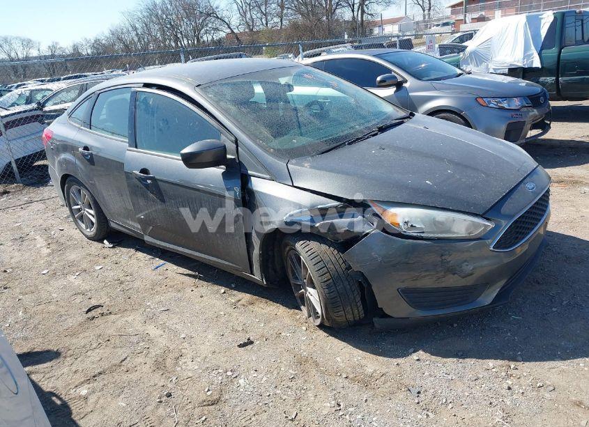 2018 Ford Focus SE (VIN 1FADP3F28JL238384) main photo