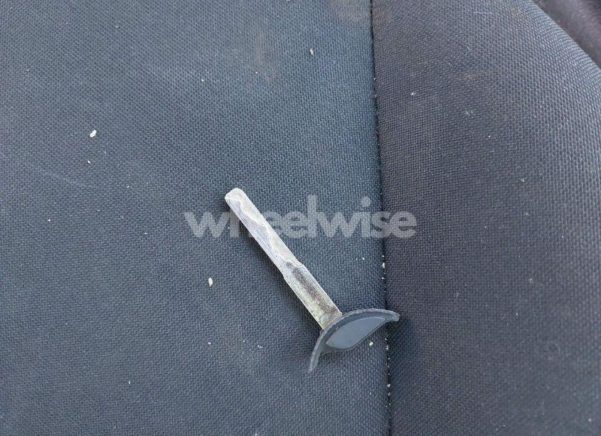 Photo 11 of 2018 Ford Focus SE (VIN 1FADP3F28JL238384)