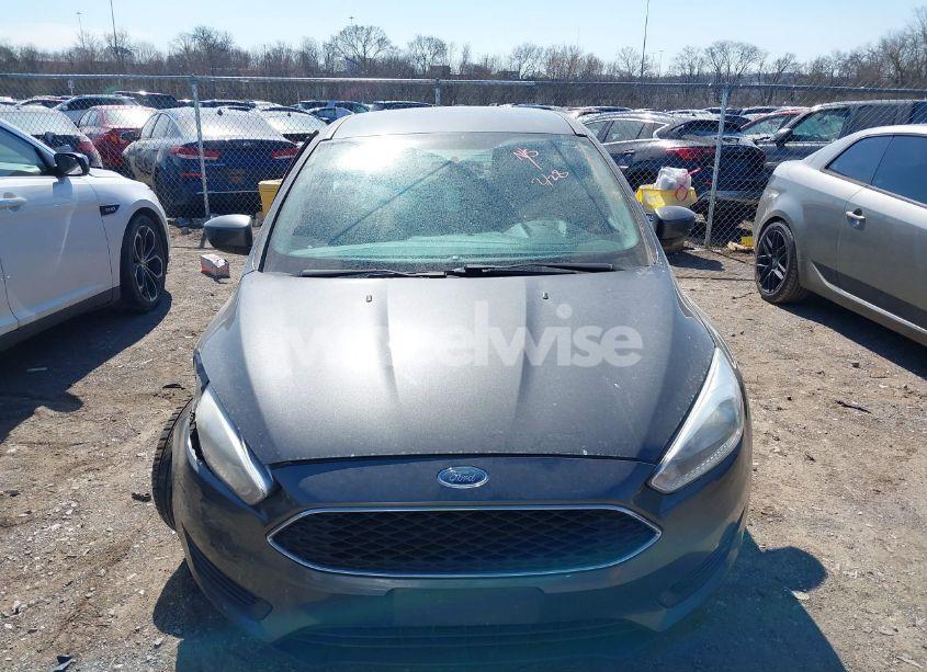 Photo 12 of 2018 Ford Focus SE (VIN 1FADP3F28JL238384)