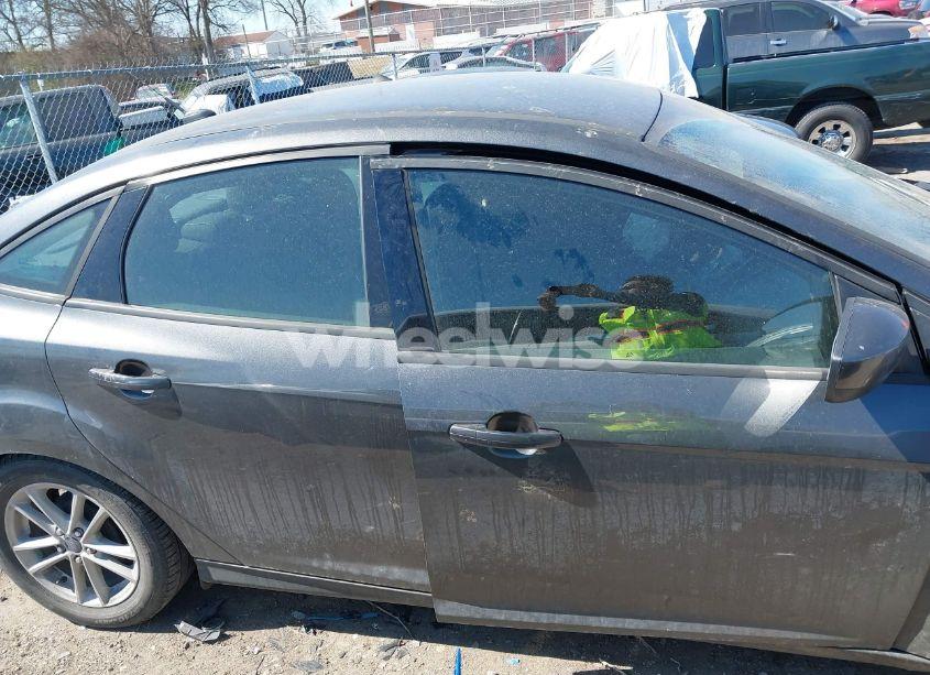 Photo 13 of 2018 Ford Focus SE (VIN 1FADP3F28JL238384)