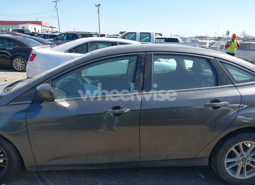 Photo 14 of 2018 Ford Focus SE (VIN 1FADP3F28JL238384)
