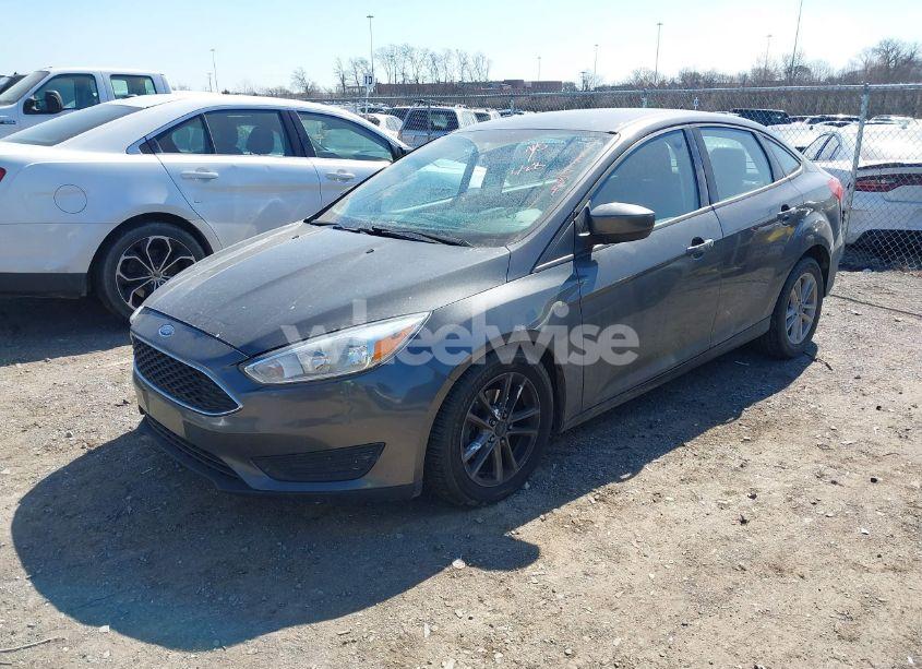 Photo 2 of 2018 Ford Focus SE (VIN 1FADP3F28JL238384)