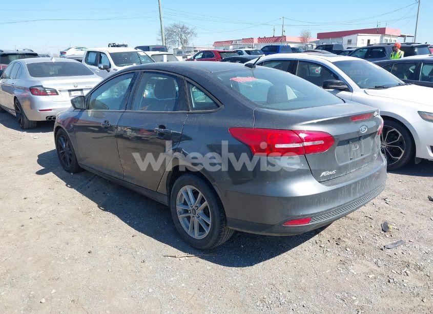 Photo 3 of 2018 Ford Focus SE (VIN 1FADP3F28JL238384)