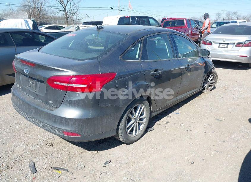 Photo 4 of 2018 Ford Focus SE (VIN 1FADP3F28JL238384)