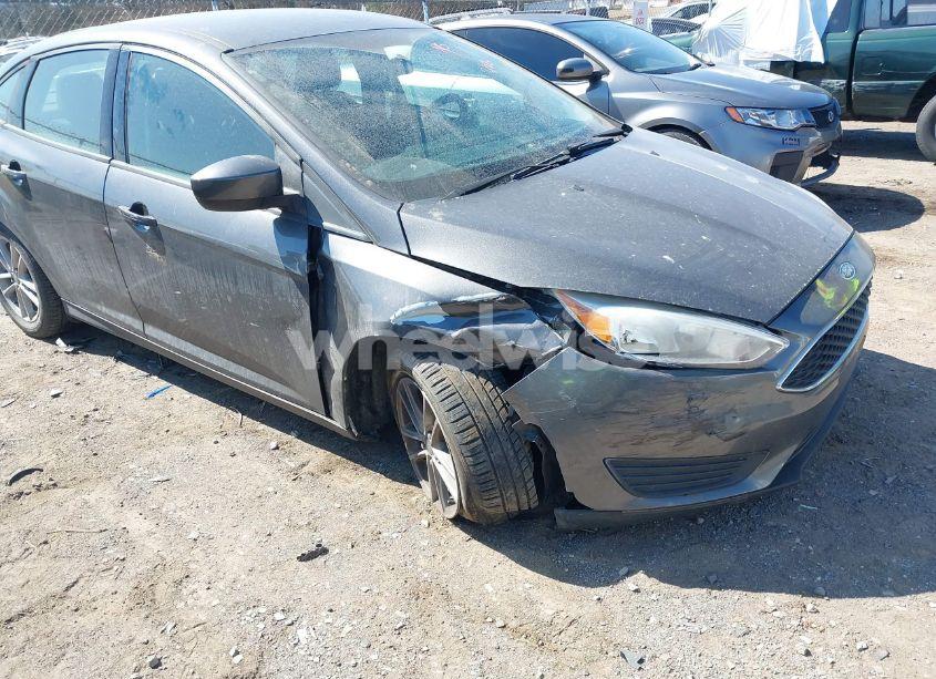 Photo 6 of 2018 Ford Focus SE (VIN 1FADP3F28JL238384)