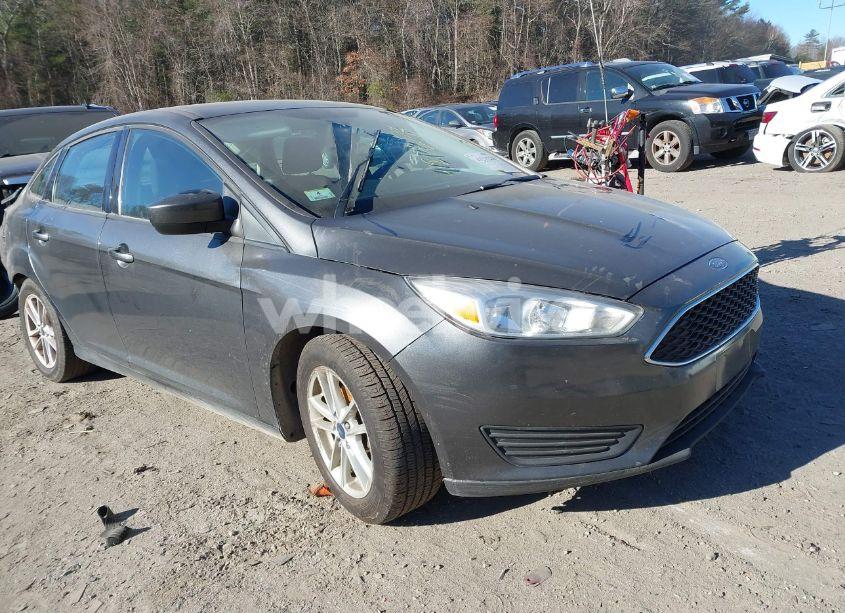 2018 Ford Focus SE (VIN 1FADP3F28JL254391) main photo