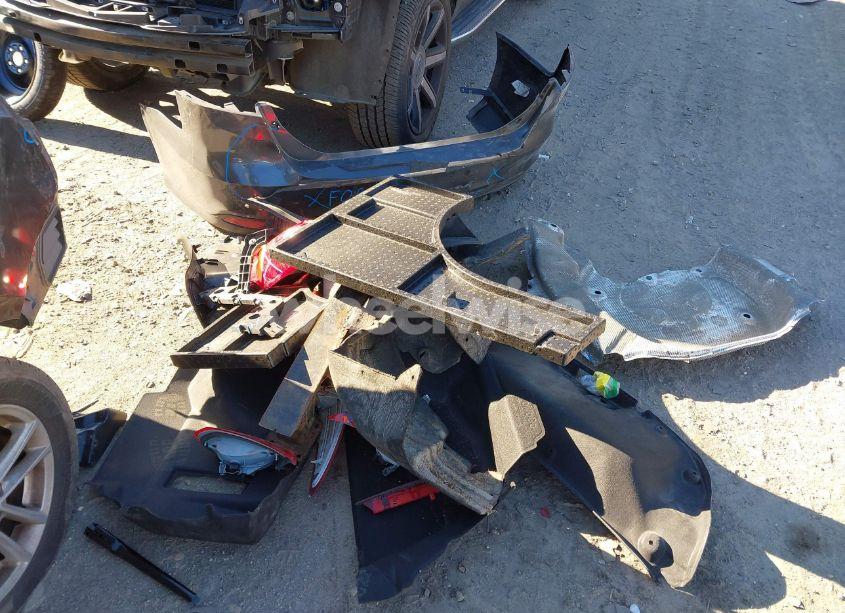 Photo 12 of 2018 Ford Focus SE (VIN 1FADP3F28JL254391)