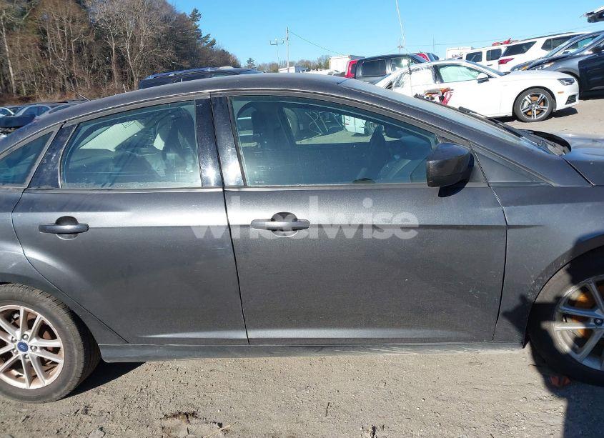 Photo 14 of 2018 Ford Focus SE (VIN 1FADP3F28JL254391)