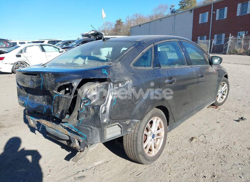 Photo 4 of 2018 Ford Focus SE (VIN 1FADP3F28JL254391)