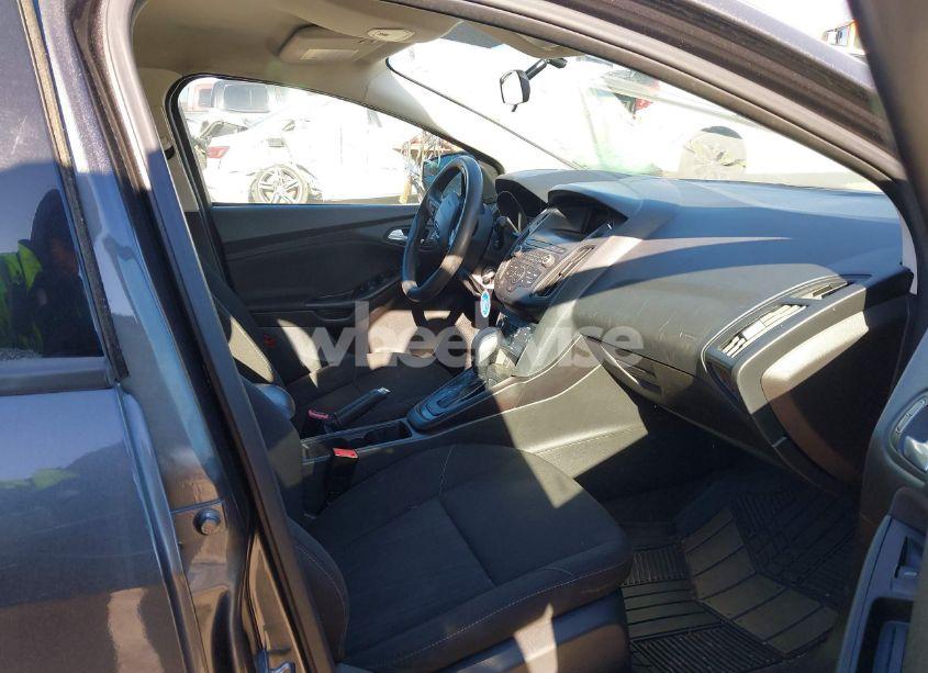 Photo 5 of 2018 Ford Focus SE (VIN 1FADP3F28JL254391)