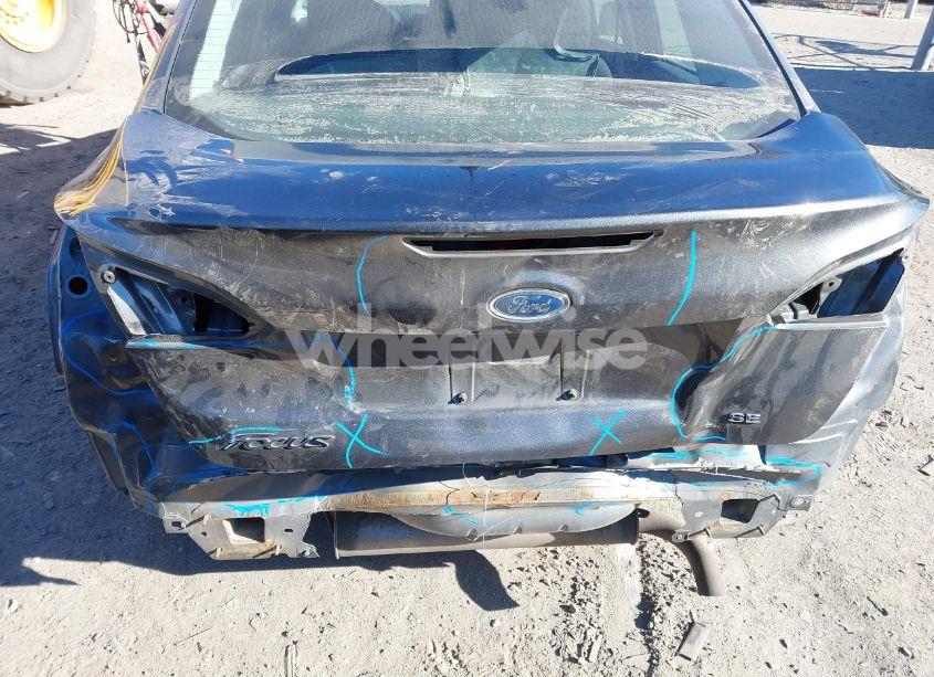 Photo 6 of 2018 Ford Focus SE (VIN 1FADP3F28JL254391)