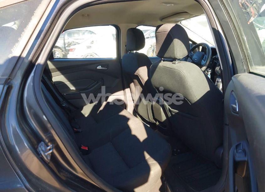 Photo 8 of 2018 Ford Focus SE (VIN 1FADP3F28JL254391)