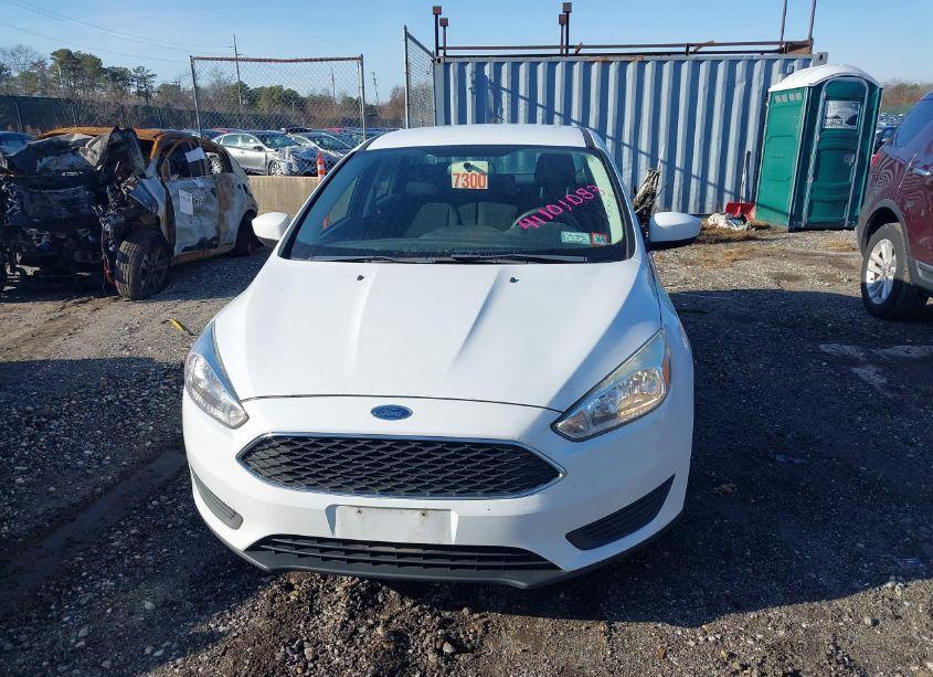 Photo 12 of 2018 Ford Focus SE (VIN 1FADP3F28JL324231)