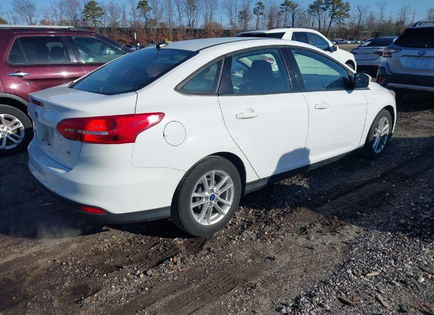 Photo 4 of 2018 Ford Focus SE (VIN 1FADP3F28JL324231)