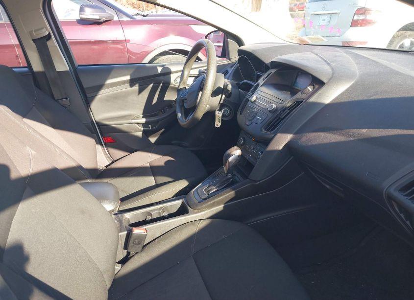 Photo 5 of 2018 Ford Focus SE (VIN 1FADP3F28JL324231)