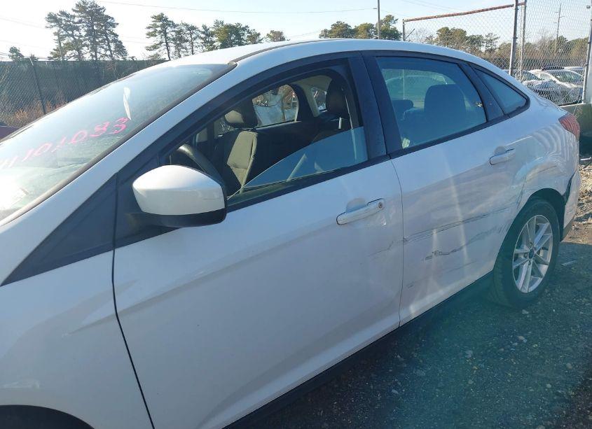 Photo 6 of 2018 Ford Focus SE (VIN 1FADP3F28JL324231)