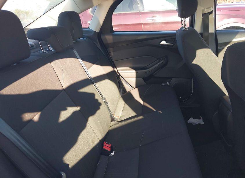 Photo 8 of 2018 Ford Focus SE (VIN 1FADP3F28JL324231)
