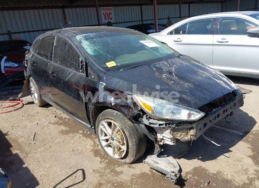 2018 Ford Focus SE (VIN 1FADP3F28JL325086) main photo