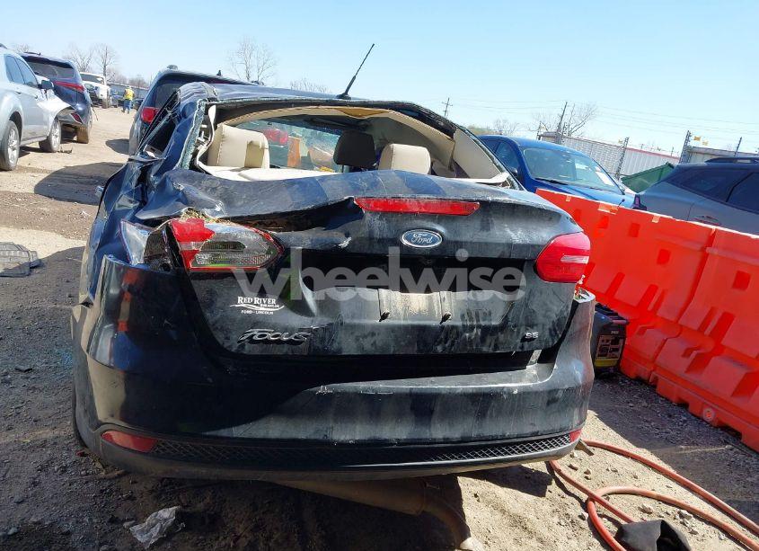Photo 17 of 2018 Ford Focus SE (VIN 1FADP3F28JL325086)