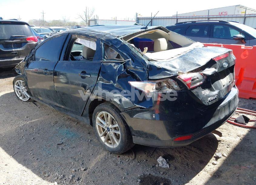 Photo 3 of 2018 Ford Focus SE (VIN 1FADP3F28JL325086)