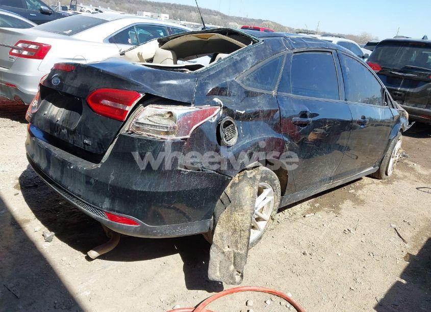 Photo 4 of 2018 Ford Focus SE (VIN 1FADP3F28JL325086)