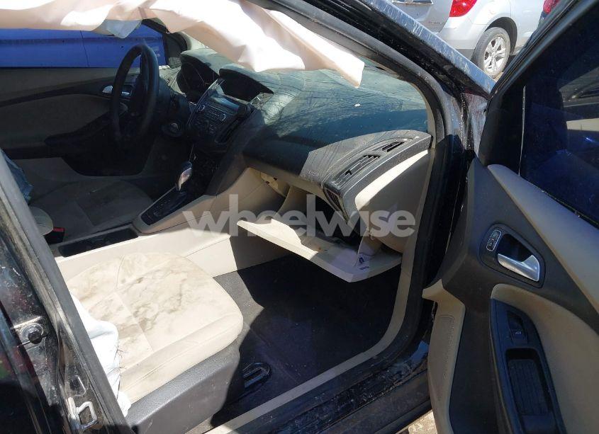 Photo 5 of 2018 Ford Focus SE (VIN 1FADP3F28JL325086)