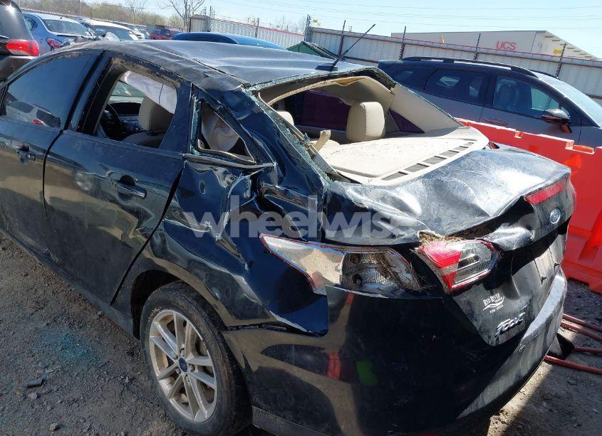 Photo 6 of 2018 Ford Focus SE (VIN 1FADP3F28JL325086)