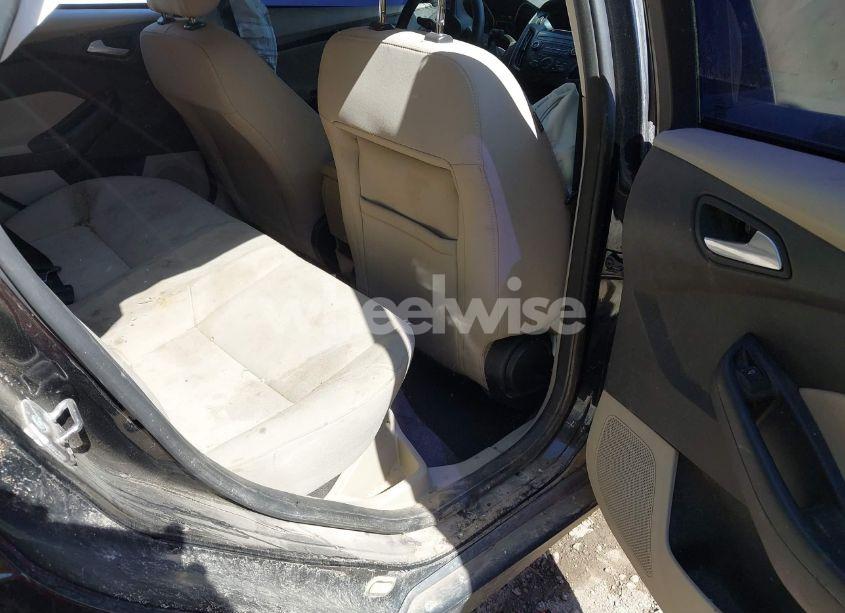 Photo 8 of 2018 Ford Focus SE (VIN 1FADP3F28JL325086)