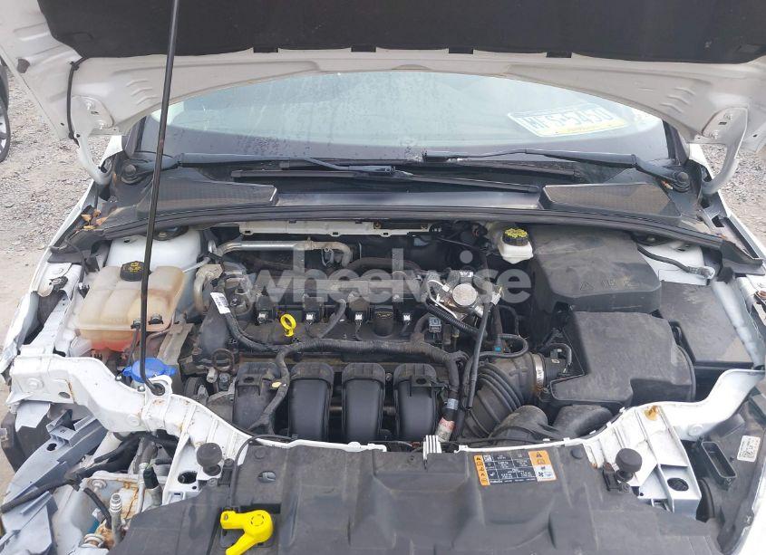 Photo 10 of 2018 Ford Focus SE (VIN 1FADP3F28JL327324)