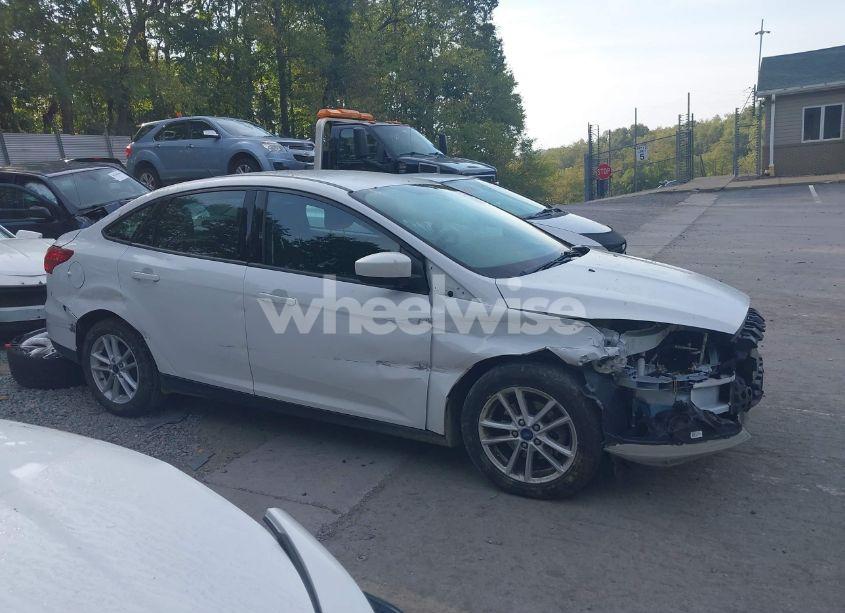 Photo 14 of 2018 Ford Focus SE (VIN 1FADP3F28JL327324)