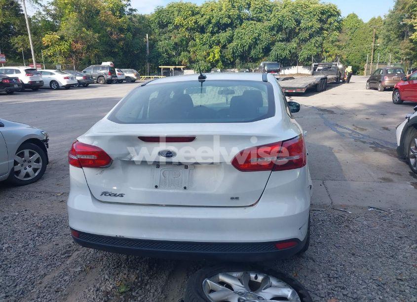 Photo 17 of 2018 Ford Focus SE (VIN 1FADP3F28JL327324)