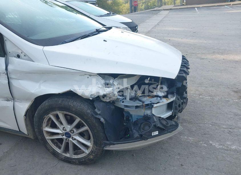 Photo 18 of 2018 Ford Focus SE (VIN 1FADP3F28JL327324)