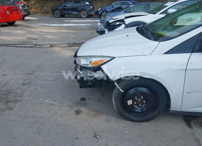 Photo 22 of 2018 Ford Focus SE (VIN 1FADP3F28JL327324)